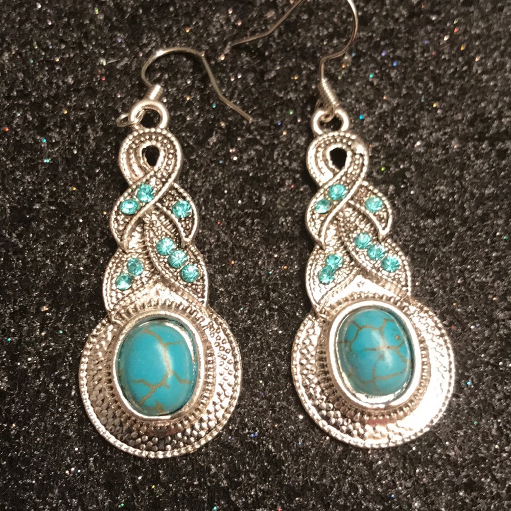 NWOT Turquoise Crystal Necklace and Earring Set - Picture 3 of 4